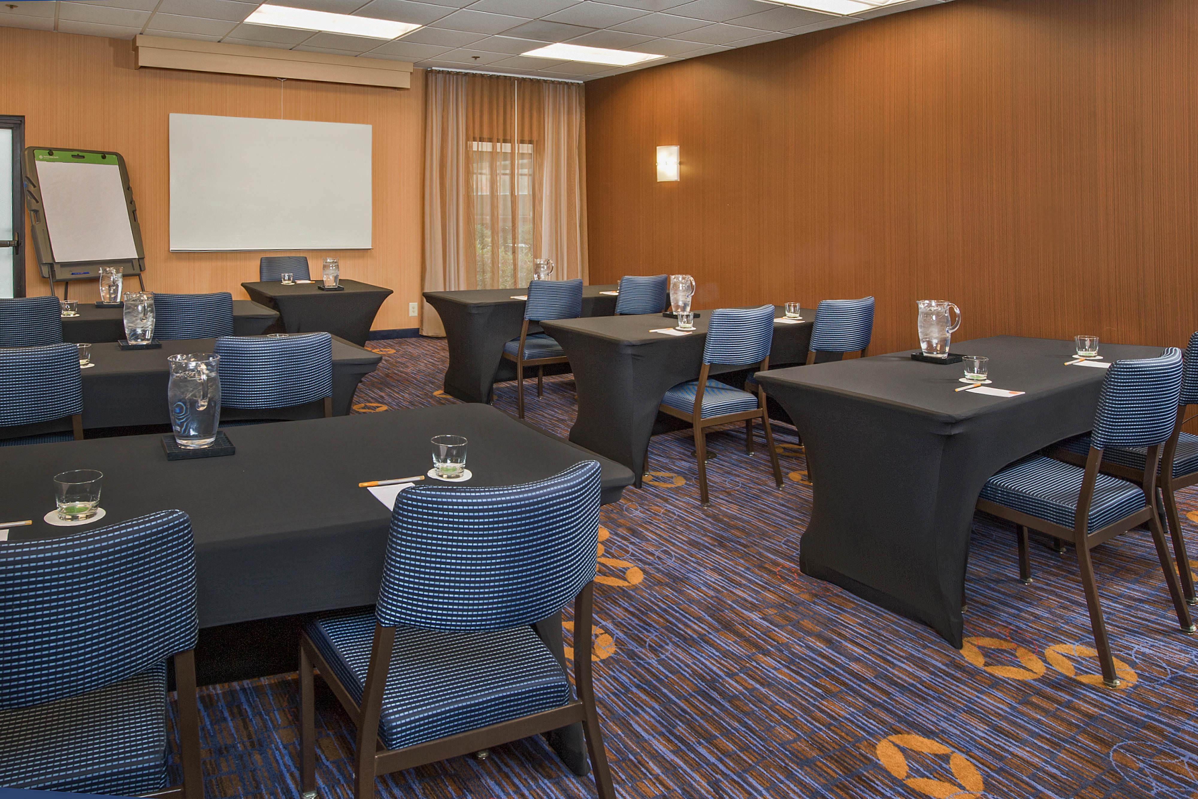 Отель Sonesta Select Philadelphia Airport Экстерьер фото