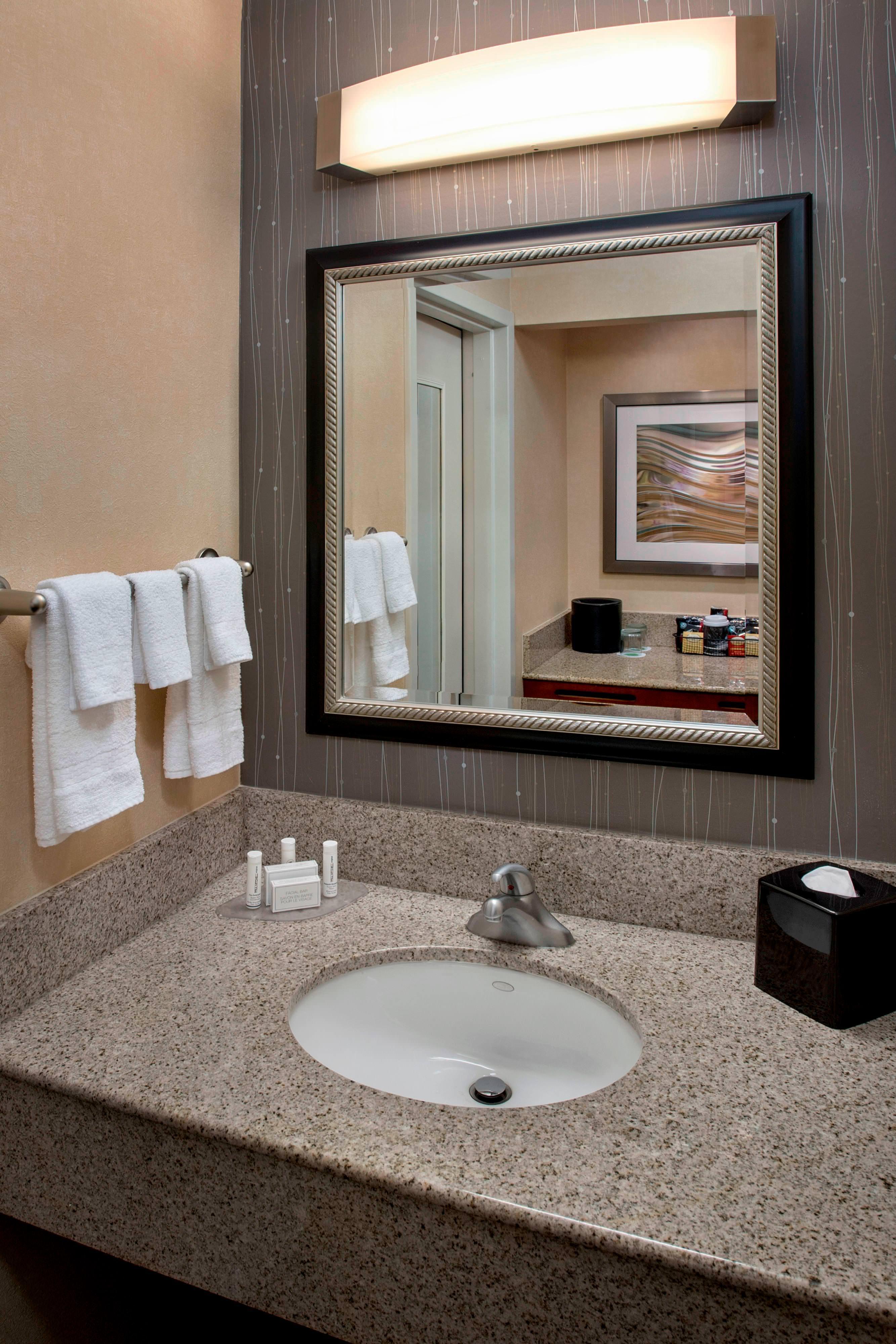 Отель Sonesta Select Philadelphia Airport Экстерьер фото