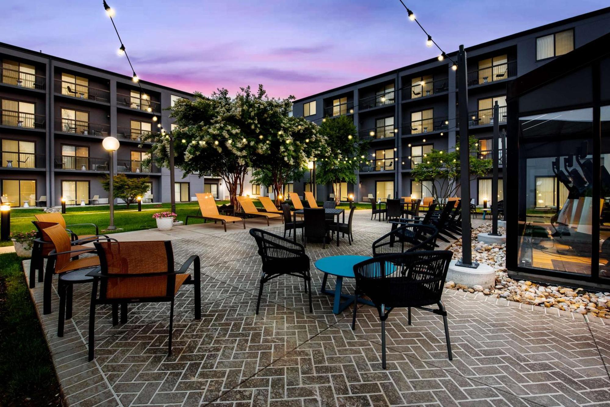 Отель Sonesta Select Philadelphia Airport Экстерьер фото