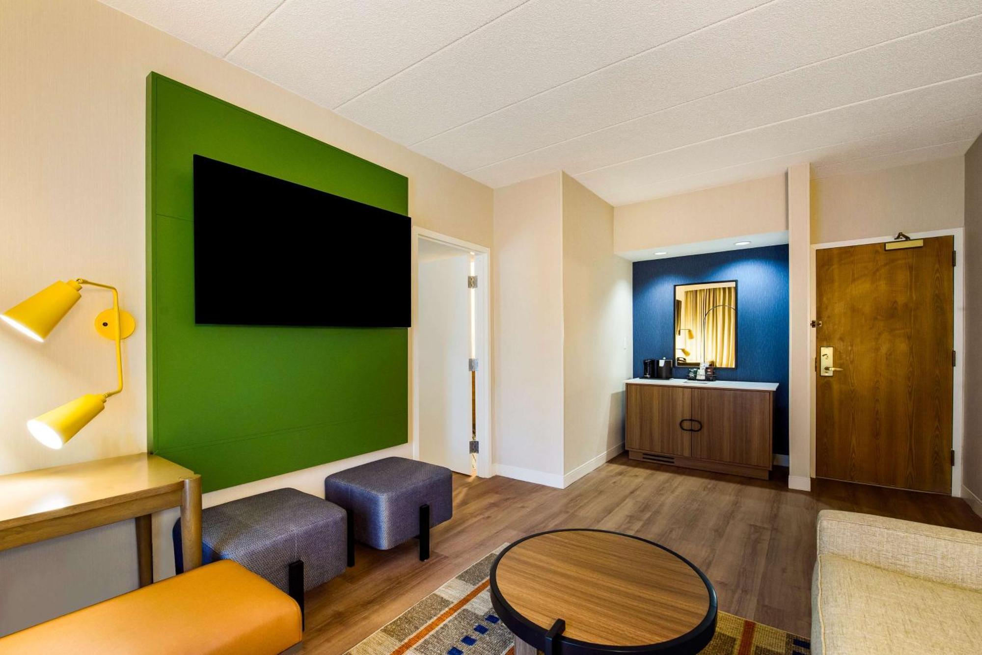 Отель Sonesta Select Philadelphia Airport Экстерьер фото