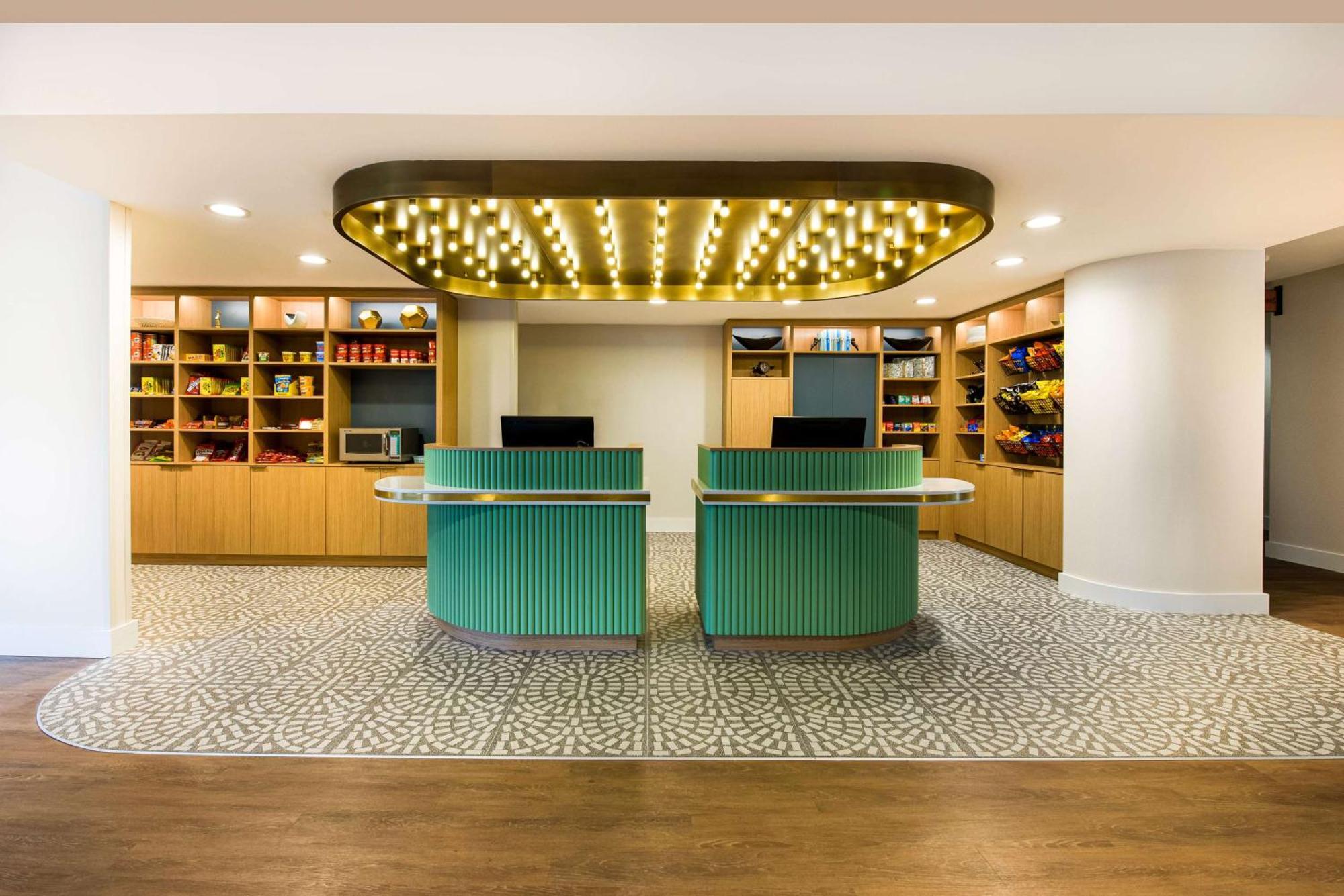 Отель Sonesta Select Philadelphia Airport Экстерьер фото